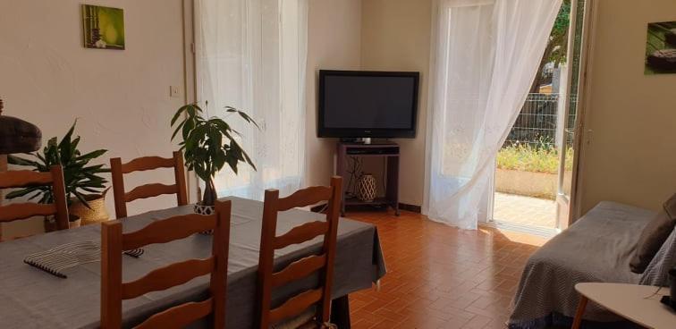 Апартаменты Location Saisonniere Coursan Экстерьер фото